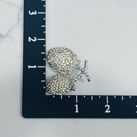 Vintage Weiss Rhinestone Brooch Strawberry Fruit Pin Clear Silver Tone - Picture 4 of 15